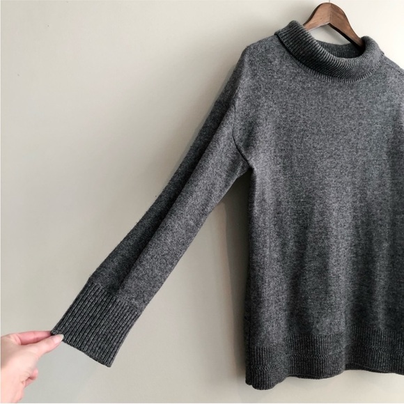 Line The Label Lambswool Yak Cashmere Knit
Oversized Turtleneck Sweater - Picture 5 of 10